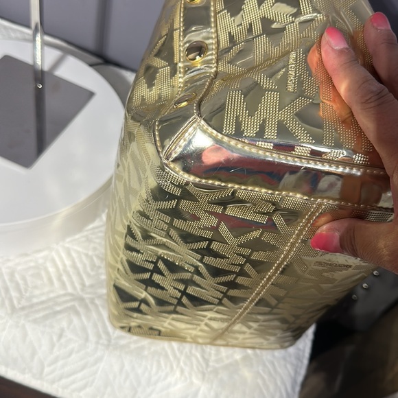 Michael Kors Delancy Pale Gold Mirror
Metallic Monogram Logo Tote EUC - Picture 7 of 17